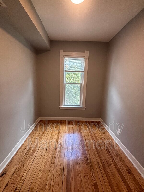 Foto del edificio - 7308 S Kenwood Ave
