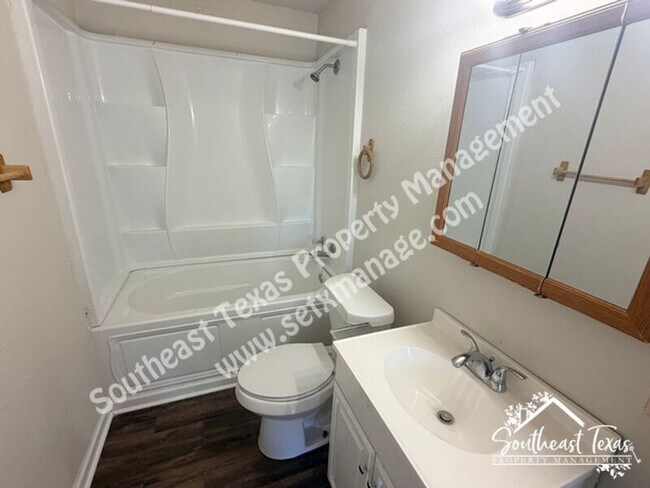 Foto del edificio - 977 Center St