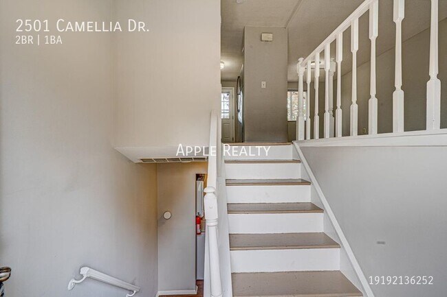 Building Photo - 2501 Camellia Dr. Apt B - Available Now!