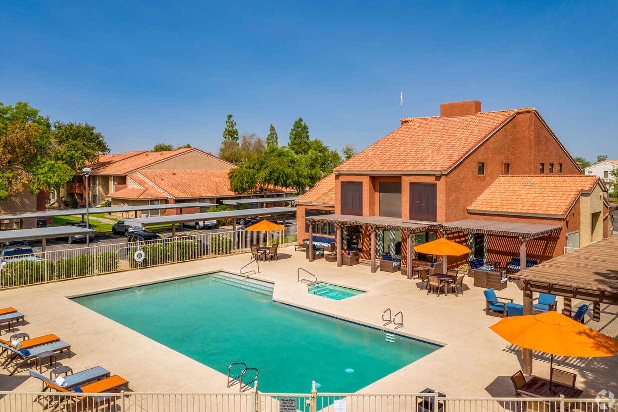 Enjoy your resort-style swimming pool - Heritage District