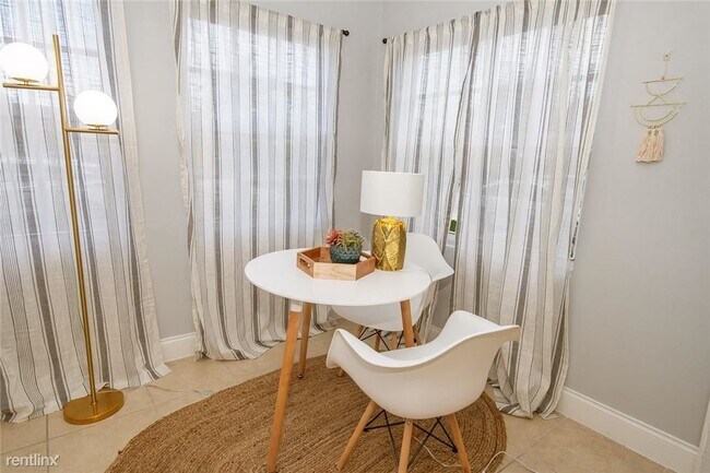 Foto del edificio - 3 br, 2 bath House - 2339 Hope St