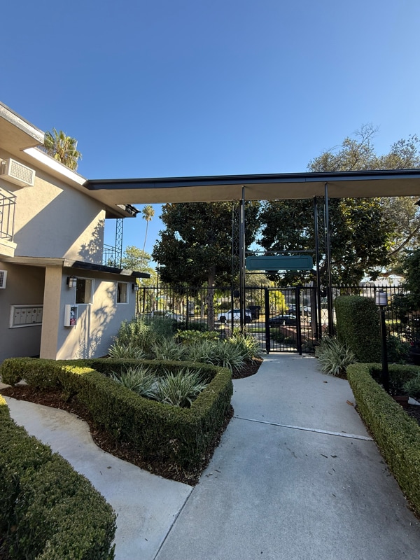 Building Photo - 999 Locust St