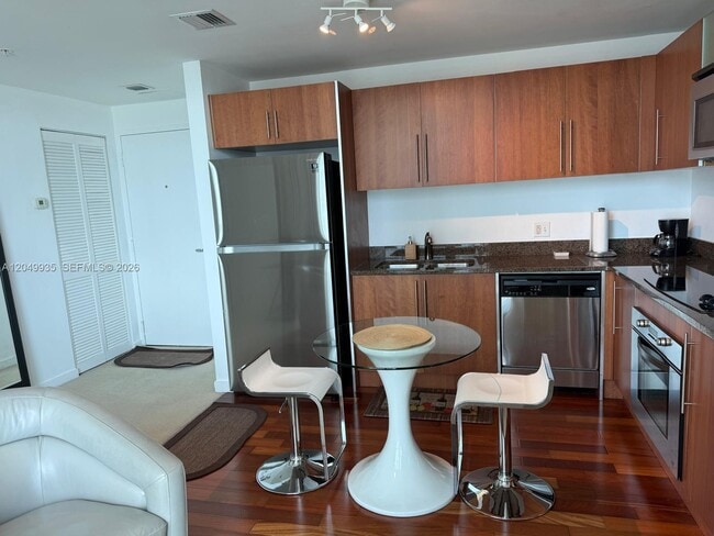 Foto del edificio - 300 S Biscayne Blvd