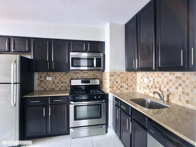 Foto del edificio - 3333 Broadway