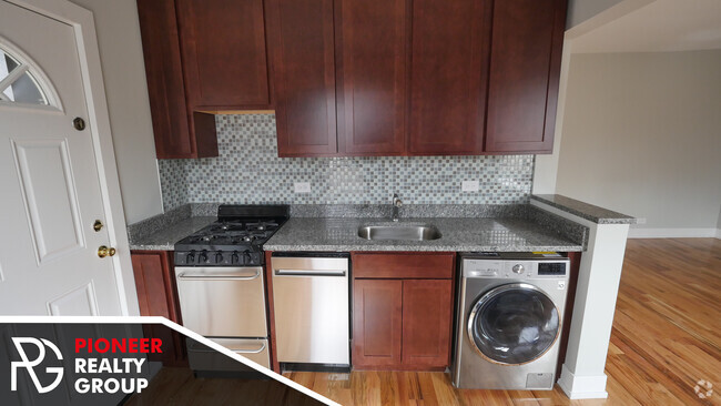 Building Photo - 2750 N Mildred Ave