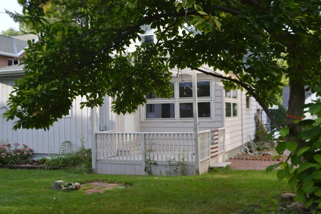 Building Photo - 615 Franklin St