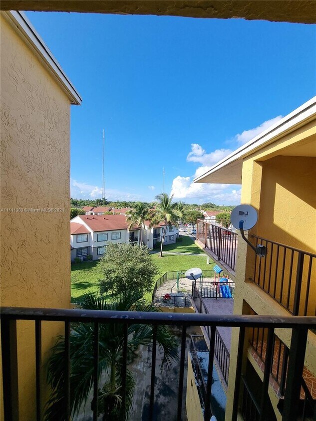 5100 SW 41st St Unit PH2, Hollywood, FL 33023 Condo for Rent in