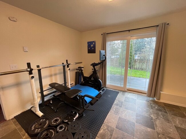 Building Photo - ***PENDING APPLICATION***Lovely Tri-Level Home with Spacious Yard, Pet Friendly!