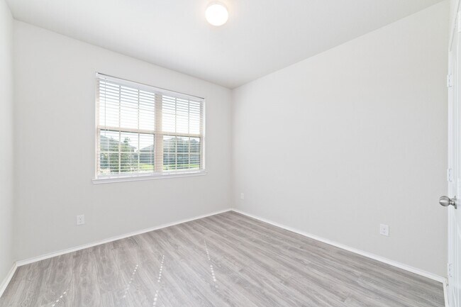 Foto del edificio - 6123 Yesenia St