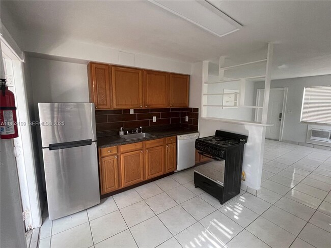 Building Photo - 1719 Lincoln St