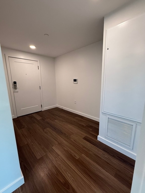 Building Photo - 466 River St