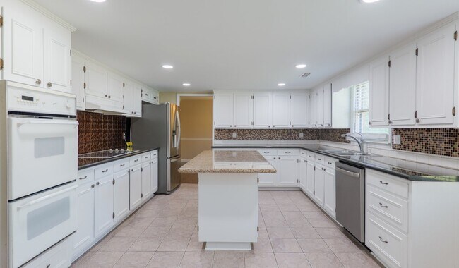 Building Photo - 4104 Lantern Ln