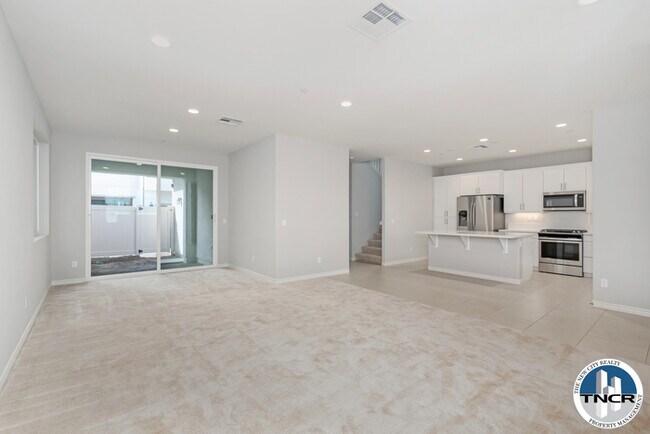 Building Photo - New Home/ 3Bed & 2.5Bath