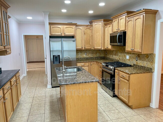 Building Photo - 610 Spring Ridge Dr N W
