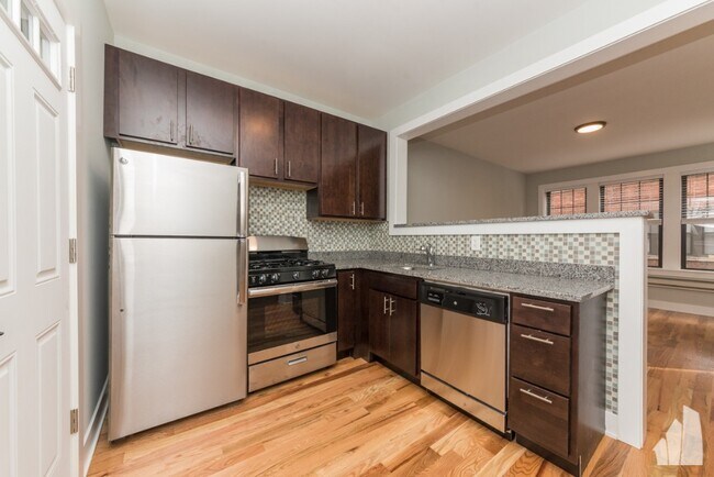Building Photo - 4447 N Wolcott Ave