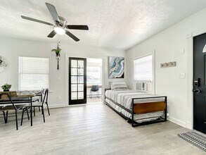 Building Photo - 1829 Hollenbeck Dr