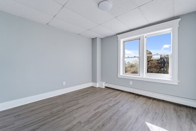 Building Photo - 683 State St