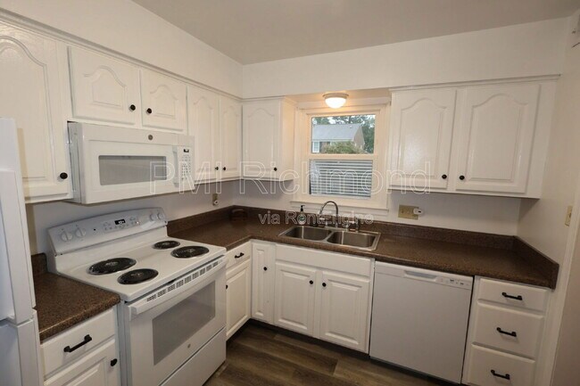 Building Photo - 1522 Presidential Dr