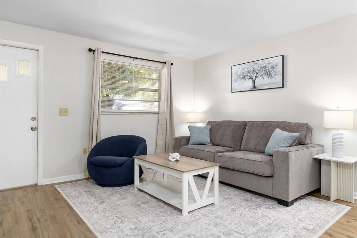 Foto principal - 38604 Naomi Ave