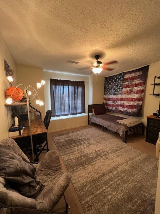 Building Photo - Three bedroom, two bath, single story home