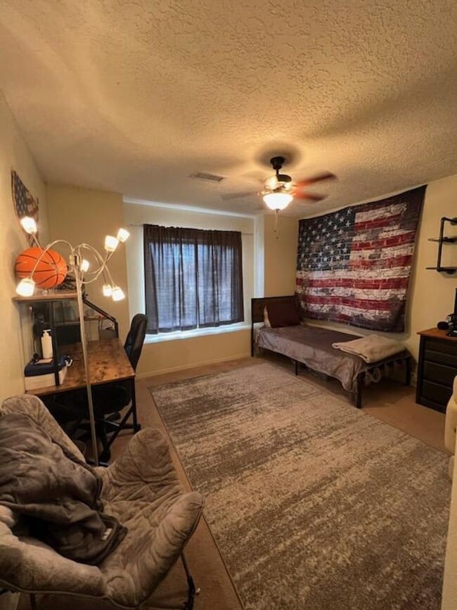 Foto del edificio - Three bedroom, two bath, single story home