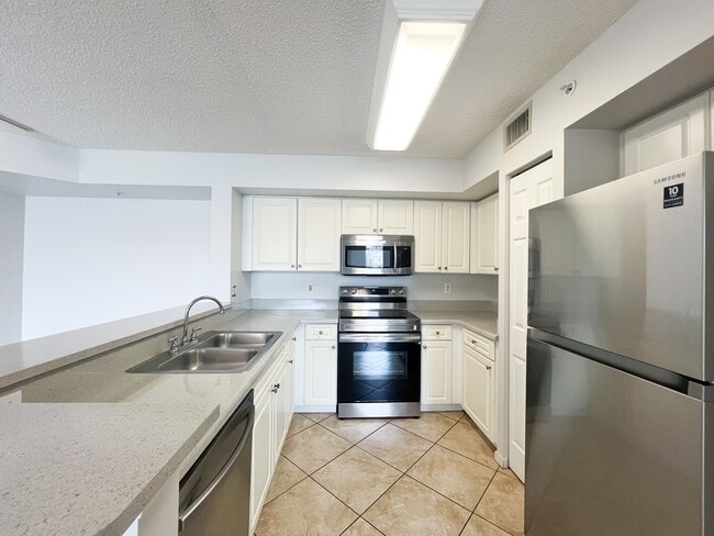 Building Photo - 1265 Wildwood Lakes Blvd