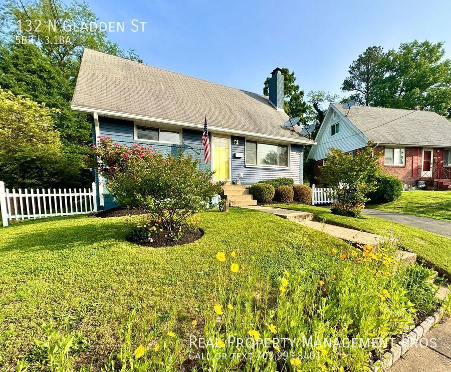 Primary Photo - 5 Bedroom Charming Cape Cod - Separate liv...