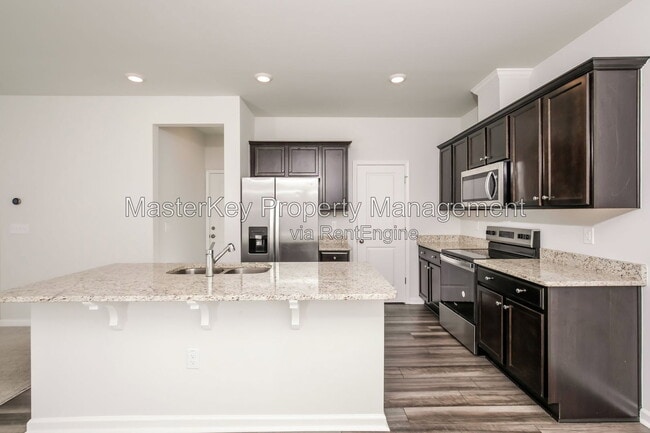 Building Photo - 804 McKenzie Pk Ter