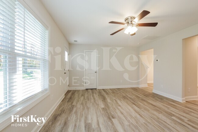 Foto del edificio - 6631 Rockwell Blvd W