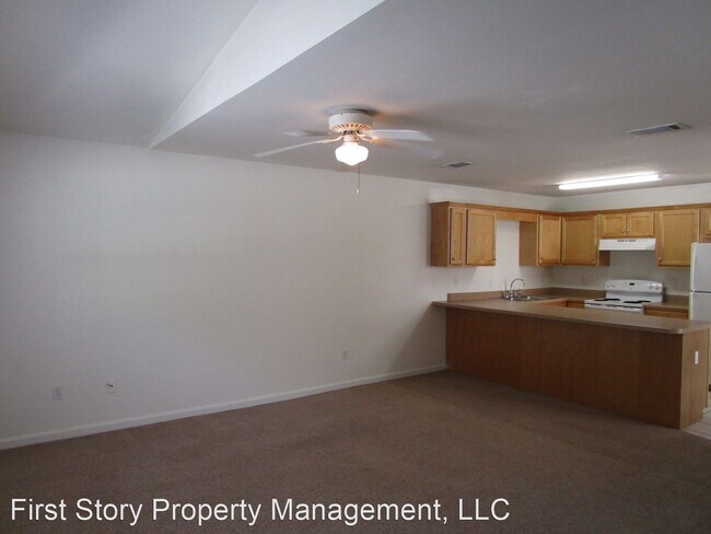 Building Photo - 3 br, 3 bath Apartment - 1081-2 Solana Avenue