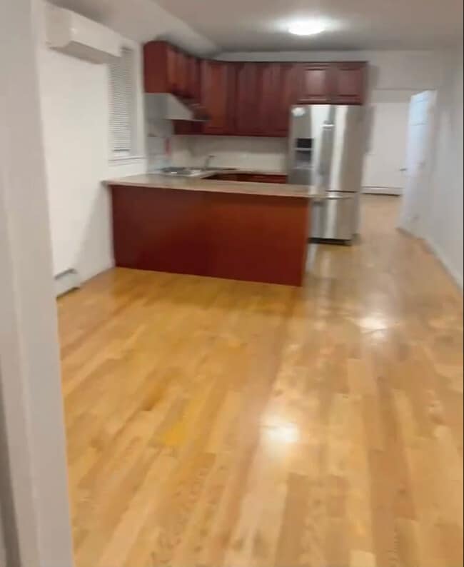 Building Photo - 9-24 College Point Blvd