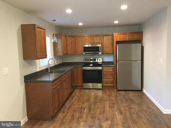 Foto del edificio - 43 Lake Dr