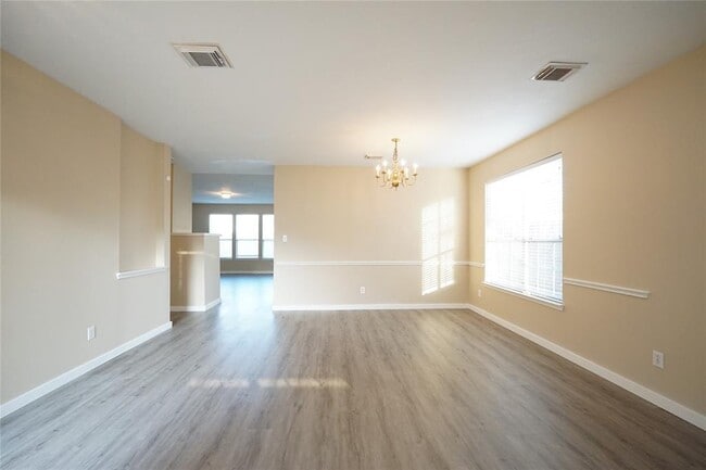 Building Photo - 5427 Rosehaven Ct