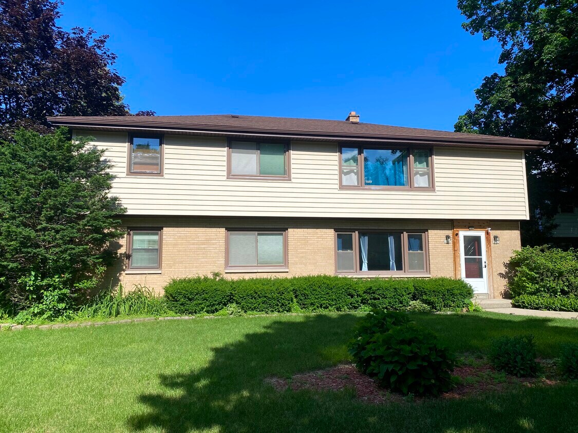 1661 N 116th St Unit 1661 N 116th St Lower, Wauwatosa, WI 53226