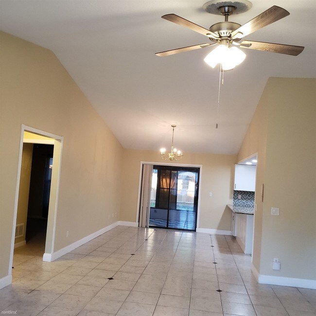 Building Photo - 3 br, 2 bath House - 1142 Viking Dr