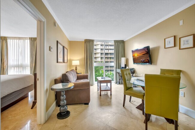 Foto del edificio - 2951 S Bayshore Dr