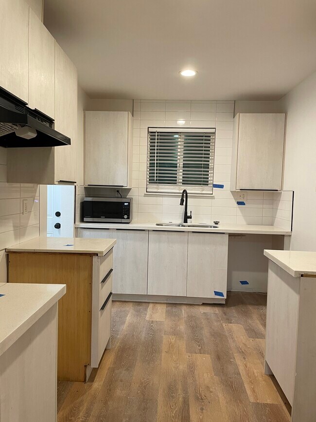 Foto del edificio - 831 E 82nd St
