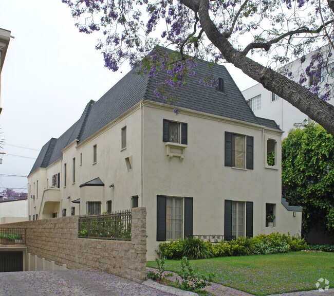 Building Photo - 336 N Palm Dr