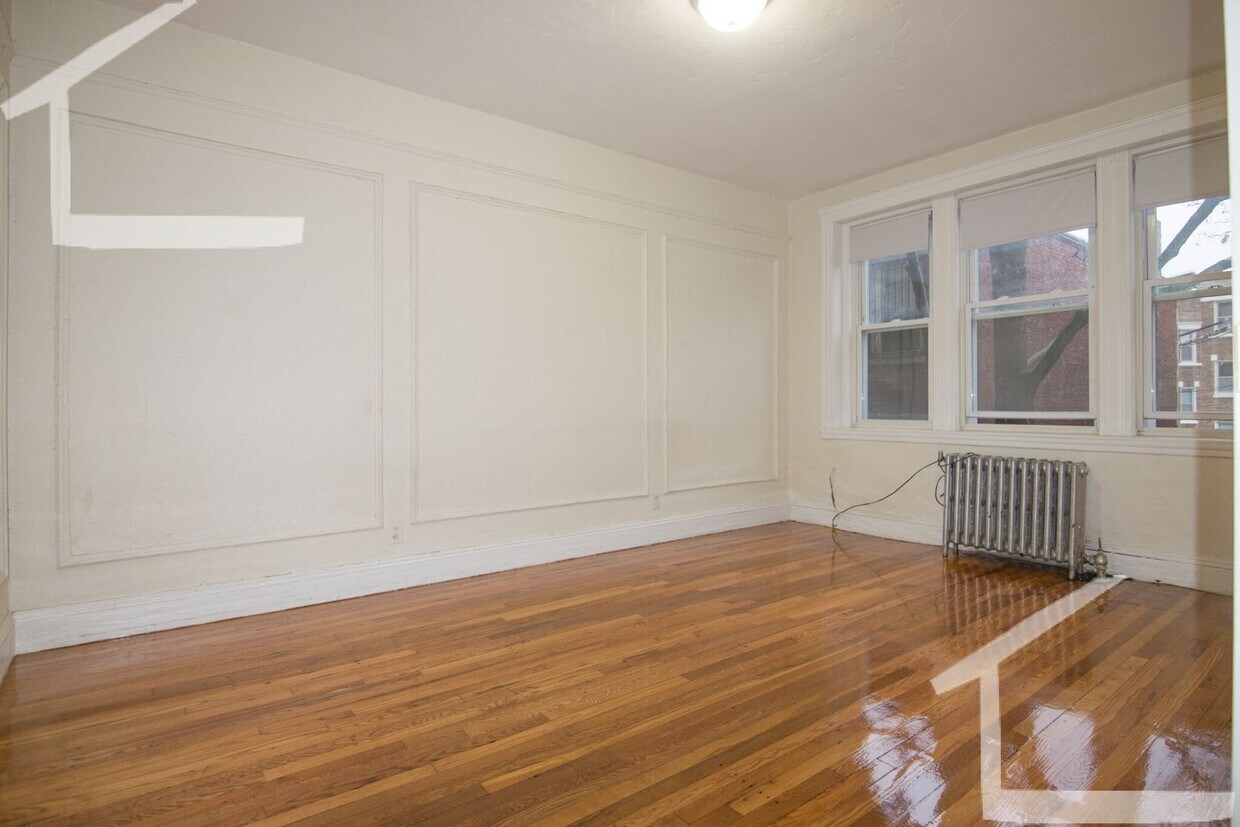 Foto principal - One and a half bedroom in Brighton, MA