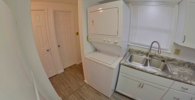 Building Photo - 820 Griffith Dr