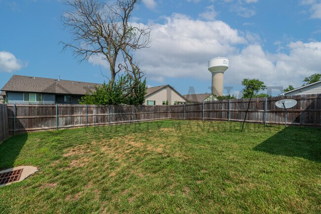 Foto del edificio - 8802 E Chris St