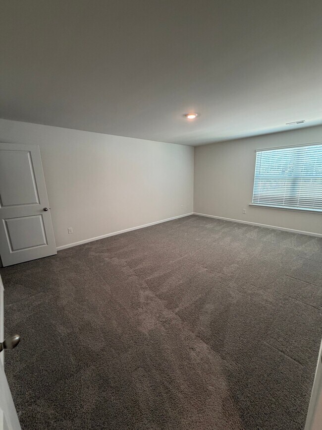 Foto del edificio - 121 Roocroft Ct