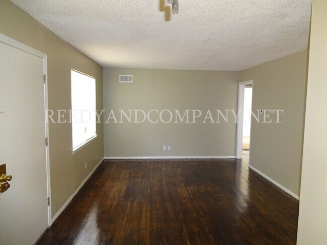 Building Photo - 1645 Kilarney Ave