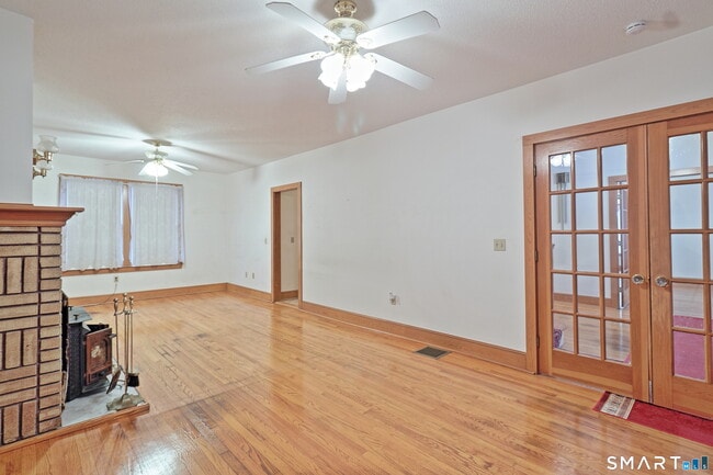 Building Photo - 1129 N Colony Rd