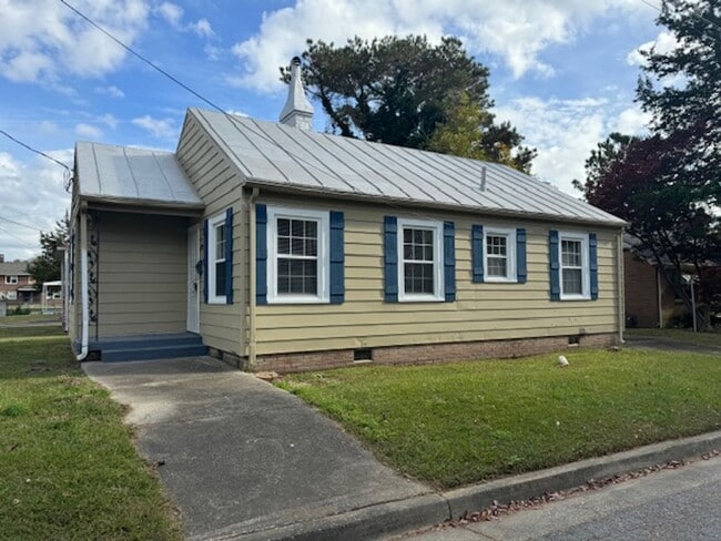 Building Photo - 701 E Lenoir Ave