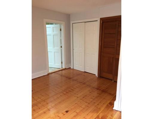 Building Photo - 131 Thorndike St
