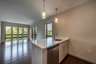 Building Photo - 45 Marion St