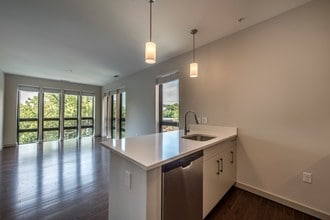 Building Photo - 45 Marion St