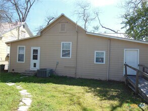 Building Photo - 824 W Mill St