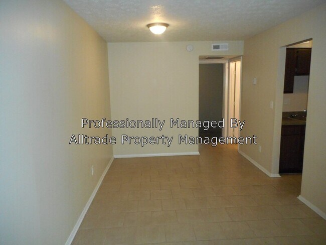 Building Photo - 828 Glen Hollow Dr